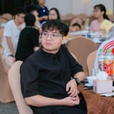 N. N. Ho&agrave;i