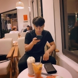 V. Ho&agrave;ng