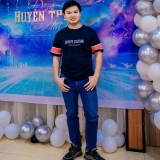 H. L. Tống
