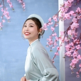 N. H&agrave;