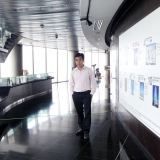 V. Ho&agrave;ng