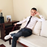 L. Ho&agrave;ng