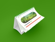 mockup lịch để b&agrave;n.jpg
