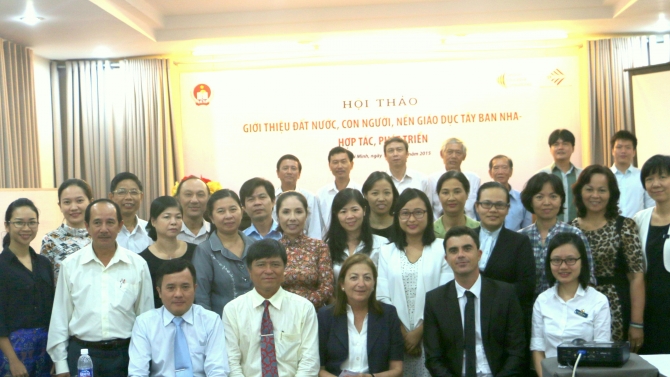 Th&ocirc;ng dịch vi&ecirc;n Hội thảo của Sở gi&aacute;o dục Tp. Hồ Ch&iacute; Minh