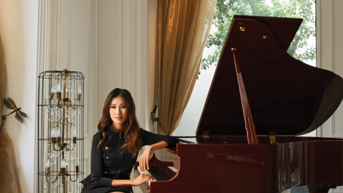 Viết b&agrave;i nh&acirc;n vật cho Harper's Bazaar