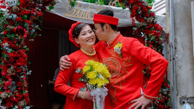 Chụp ảnh ng&agrave;y cưới