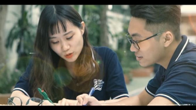 Video nhạc chế Mượn học tỏ t&igrave;nh