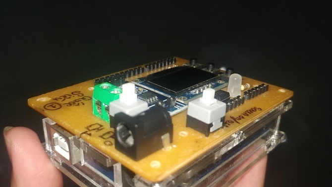 Lập tr&igrave;nh nh&uacute;ng v&agrave; l&agrave;m mạch tr&ecirc;n arduino