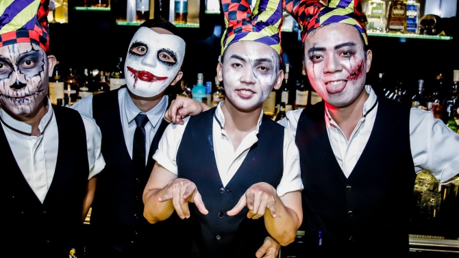 h&oacute;a trang hallooween cho c&aacute;c bar, pub
