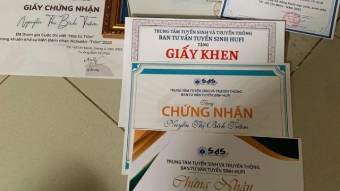 Viết review s&aacute;ch