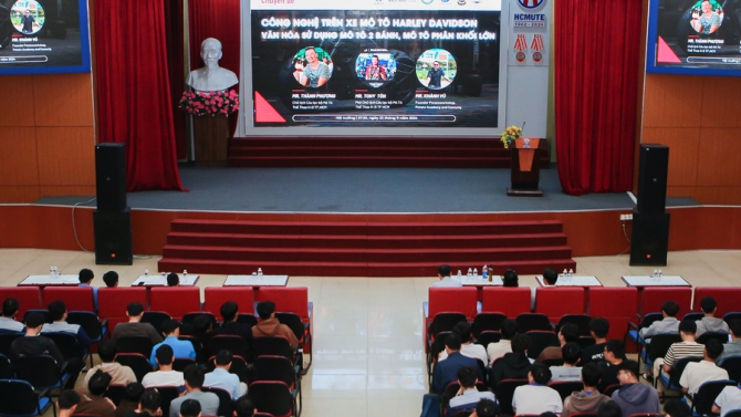 Chụp h&igrave;nh sự kiện