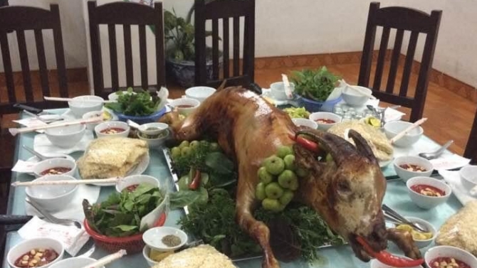 Quản l&iacute; Fanpage Nh&agrave; h&agrave;ng L&acirc;m Tới, viết b&agrave;i pr v&agrave; l&agrave;m quảng c&aacute;o