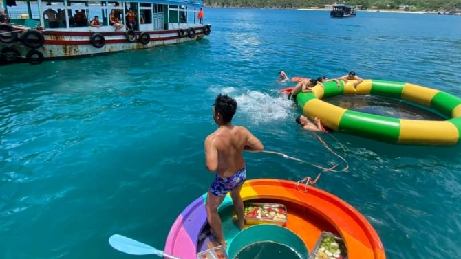 Nh&acirc;n vi&ecirc;n kinh doanh Cty du lịch GreenTrip Nha Trang
