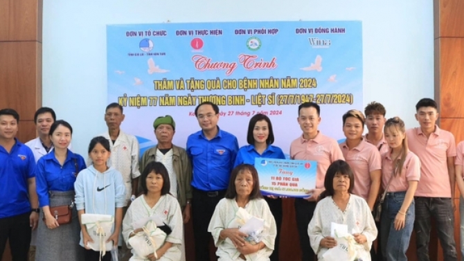 H&agrave;nh tr&igrave;nh dệt t&oacute;c l&agrave;m thiện nguyện