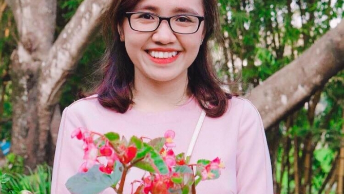 Nh&acirc;n vi&ecirc;n h&agrave;nh ch&iacute;nh nh&acirc;n sự