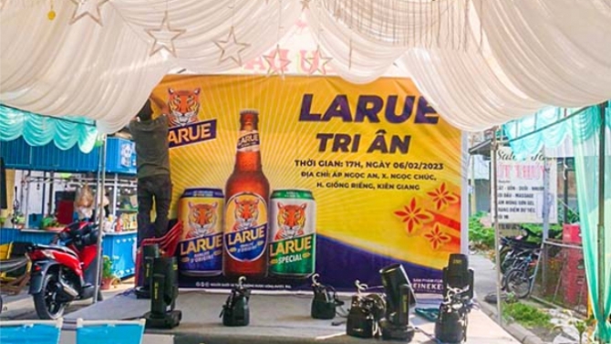 Backdrop Tri &Acirc;n Larue - Thực Tế