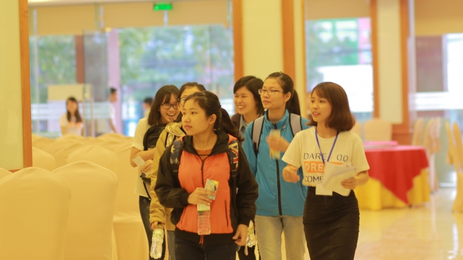 - T&ocirc;i l&agrave; Project Leader dự &aacute;n của cộng đồng tiếng anh IZI, nhằm thể hiện niềm tự h&agrave;o của người Việt. Nhưng th&ocirc;ng qua đ&oacute; gi&uacute;p cho mọi người tự tin n&oacute;i tiếng anh hơn