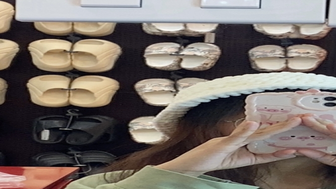 Nh&acirc;n vi&ecirc;n b&aacute;n h&agrave;ng