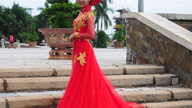 người mẫu &aacute;o d&agrave;i