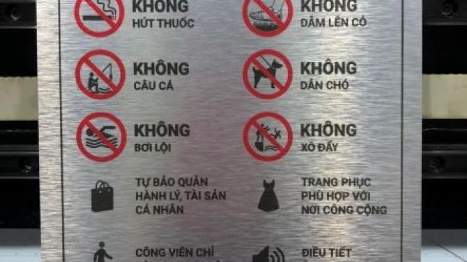 Bảng nội quy c&ocirc;ng vi&ecirc;n Vạn Ph&uacute;c CITY ở Thủ Đức