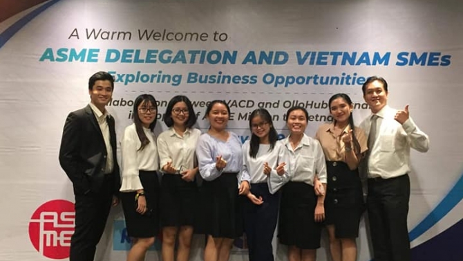Phi&ecirc;n dịch vi&ecirc;n cho Hội Thảo Việt Nam - SIngapore