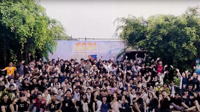 Quay v&agrave; dựng video trại h&egrave;