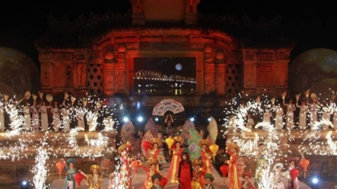 Festival Huế 2016 - Đ&ecirc;m hội &aacute;o d&agrave;i "Nơi huyền thoại bắt đầu"