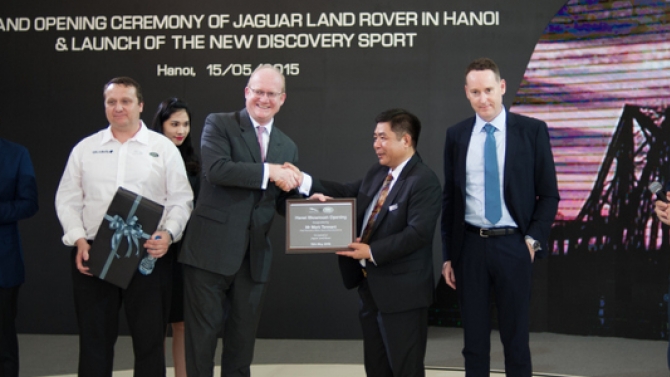 KHAI TRƯƠNG SHOWROOM XE HƠI RANGE ROVER - TPHCM & H&Agrave; NỘI
