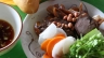 B&agrave;i viết về m&oacute;n ngon Việt Nam: B&aacute;nh m&igrave; ph&aacute; lấu heo