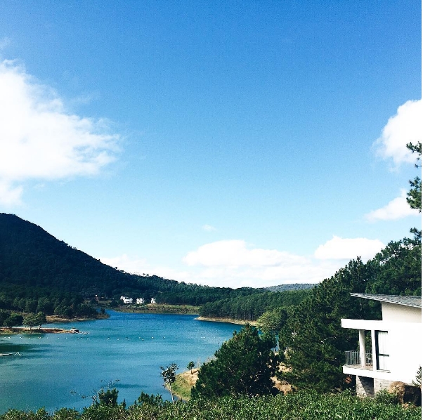du-lich-da-lat-nho-ghe-5-resort-dep-co-kinh-nhu-lac-giua-troi-au-nay-nhe-ivivu-20.png