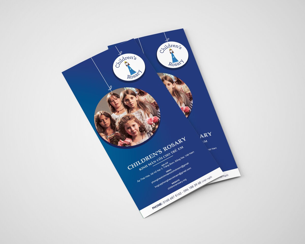 01_Trifold_Mockup.jpg