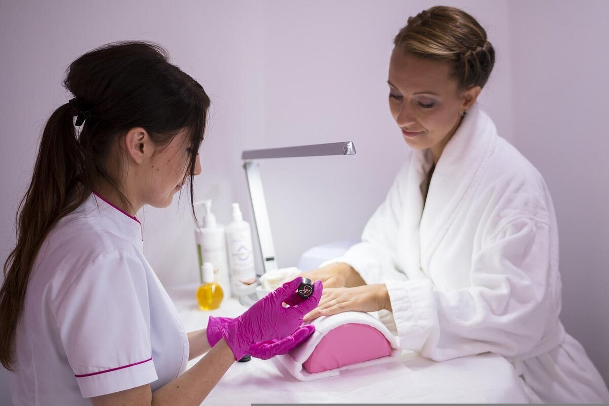 tho-nail-salon-beautician 1.jpg