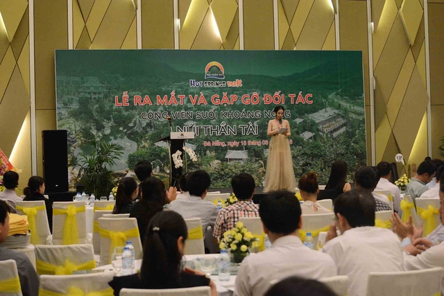 da-nang-ra-mat-cong-vien-suoi-khoang-nong-nui-than-tai.jpg