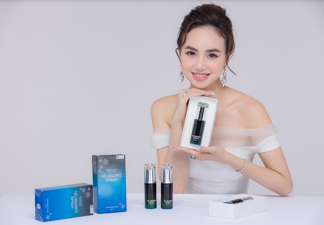 Đinh Ngọc Diệp c&ugrave;ng Neu.jpg