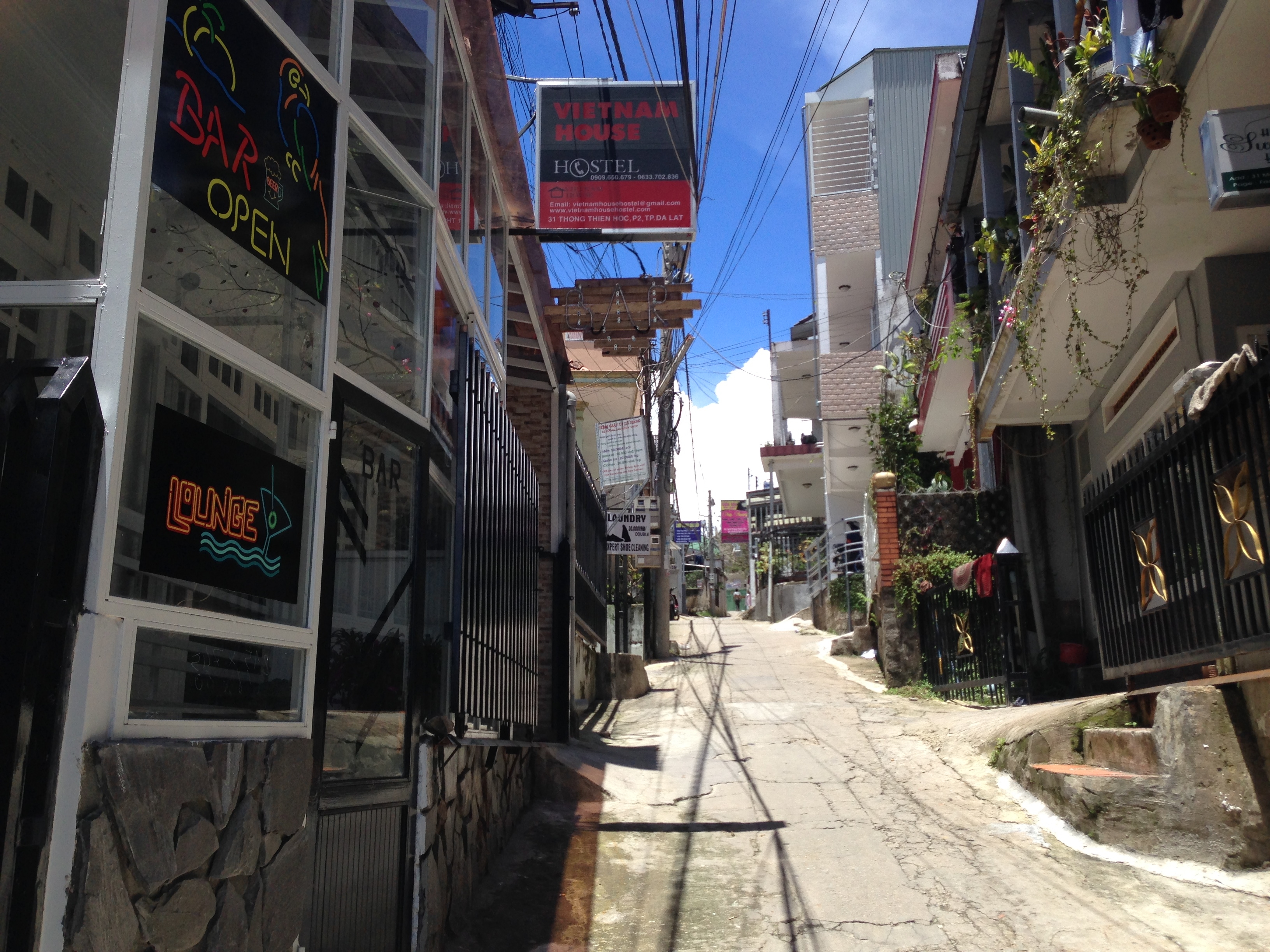 VietNamHouseOutSide3.JPG